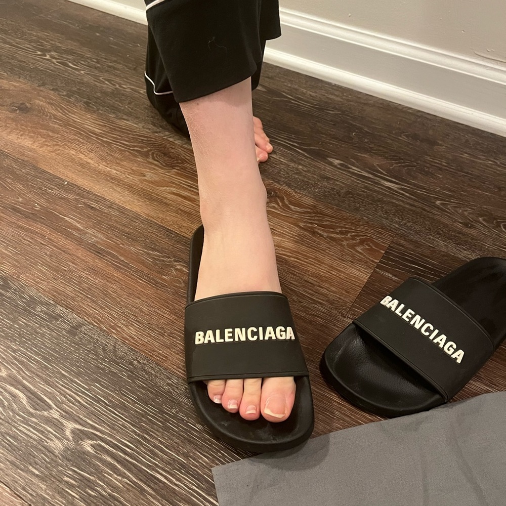 100% authentic slightly used Balenciaga slides